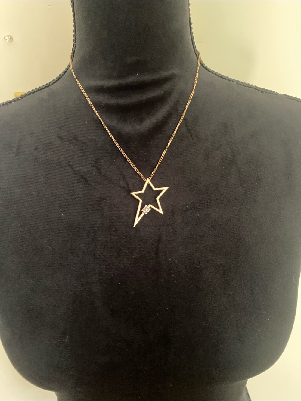 Gold Tone Open Star Outline Pendant Necklace Crystal Accent Costume Jewelry